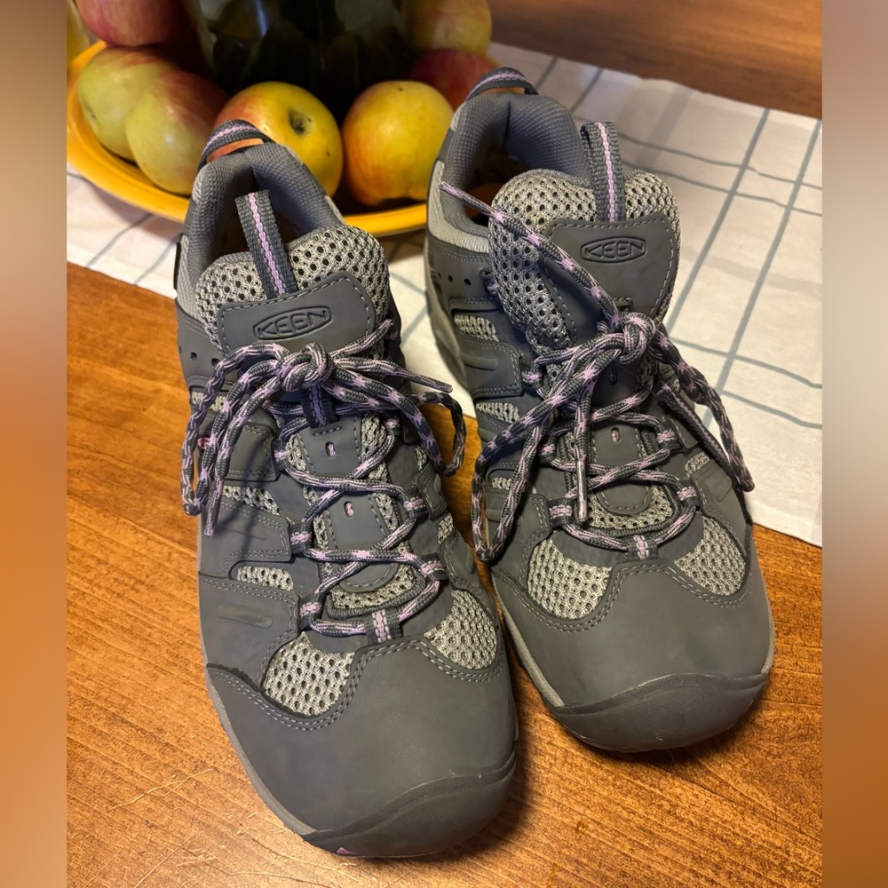 Ladies Keen’s extremely great condition.